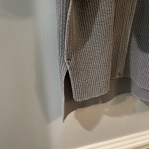 Aerie Sweater/ Sweatshirt Ribbed Raw Hem Side Slit Smoke Grey XS Oversized - Picture 7 of 9